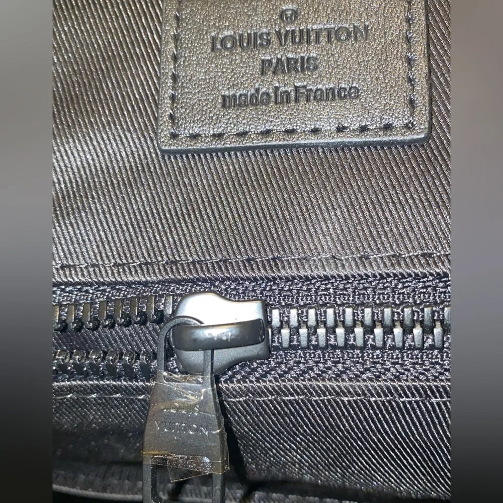 Louis Vuitton CHRISTOPHER MM - Picture 13 of 17